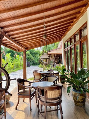 Villa Familiale, 2 chambres | Balcon