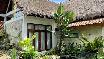 Biệt thự dành cho gia đình, 2 phòng ngủ | Bàn, khu vực làm việc phù hợp cho laptop, bàn ủi/dụng cụ ủi quần áo