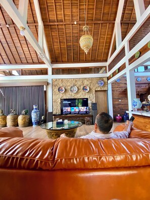 Familievilla, 2 soverom | Oppholdsområde