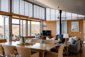 TV, fireplace, stereo