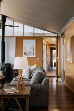 Interior - Eagles Nest Lodge Kangaroo Island Stays (De Mole River)