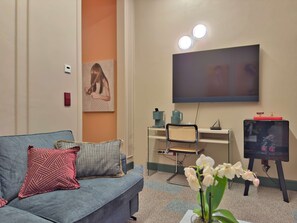 TV - Cinisca Suite Rose - Uniqueness in Bologna (Bologna)