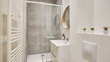 Doccia, asciugacapelli, asciugamani