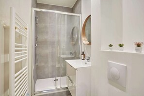 Doccia, asciugacapelli, asciugamani