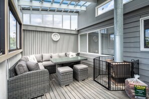 Terrace/patio - 550m to Beach | SPA and Large Backyard | Sleep 9 (Ocean Grove)