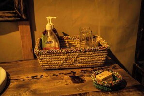 Free toiletries, hair dryer, slippers, towels - Maisha Serengeti Camps (Serengeti)