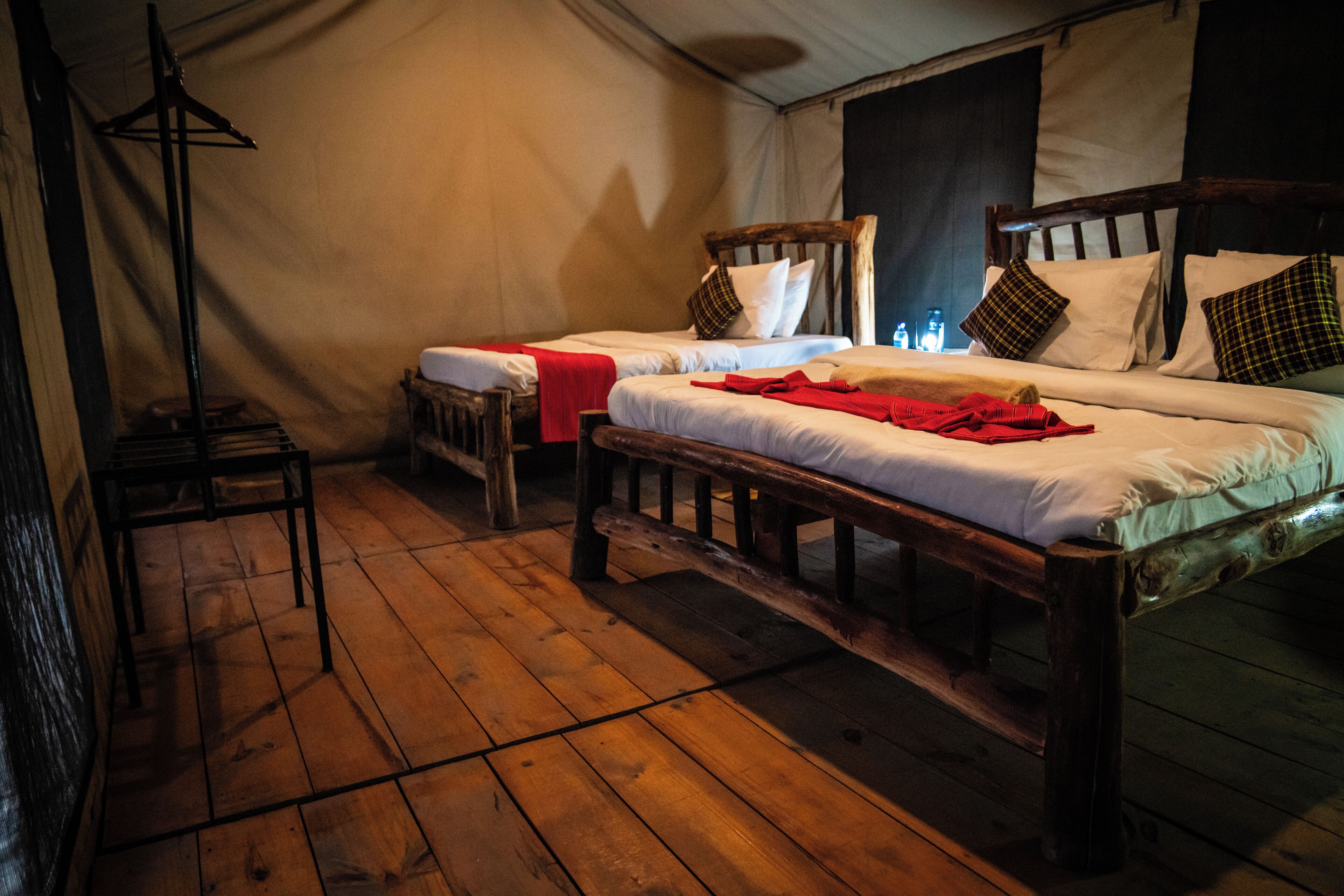 Caixa forta a l'habitació i escriptori 