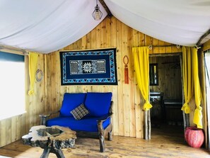 Standard-Einzelzimmer, Balkon, Parkblick | Zimmersafe, Schreibtisch, laptopgeeigneter Arbeitsplatz