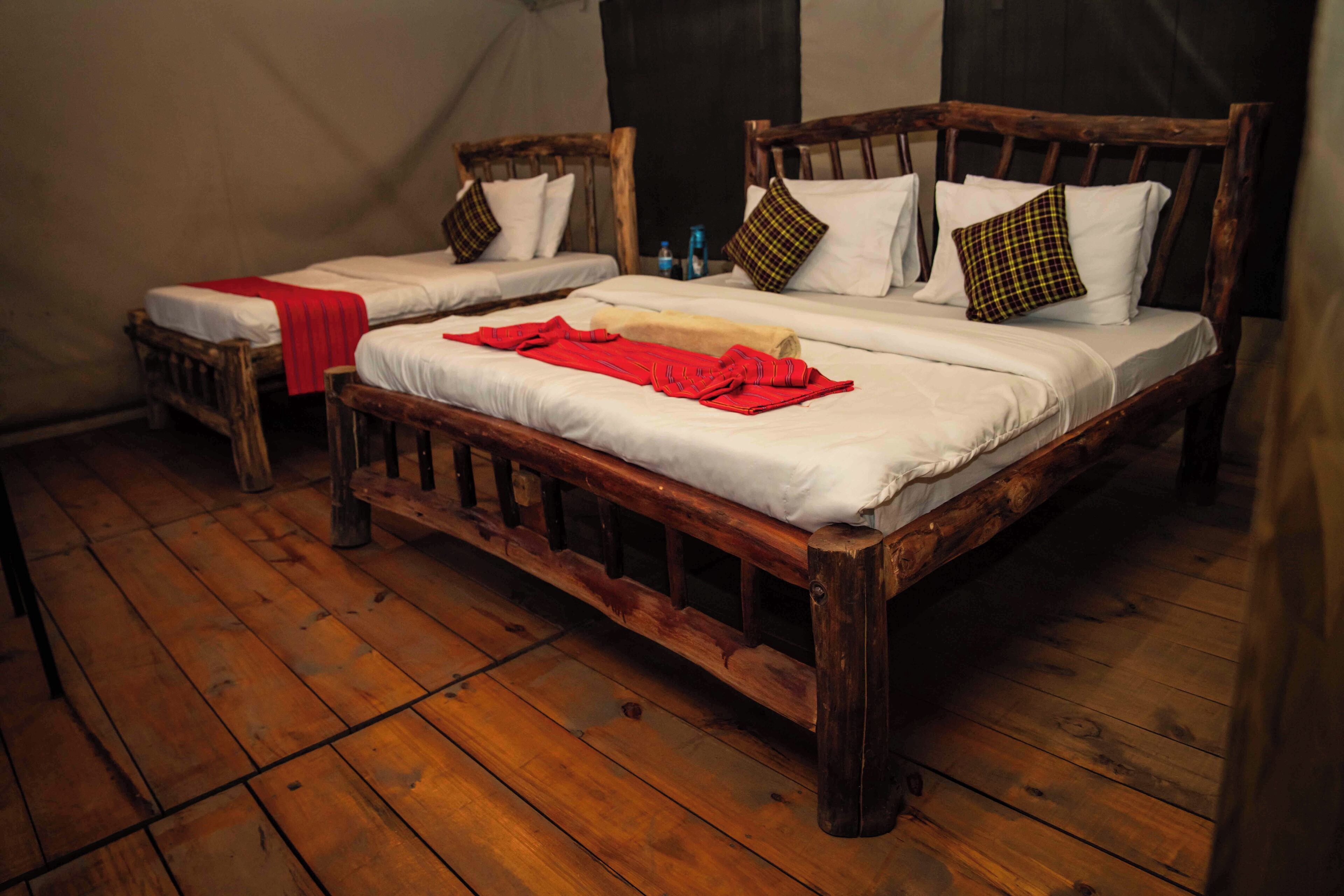 Habitació doble estàndard, balcó, vistes al parc | Caixa forta a l'habitació i escriptori 