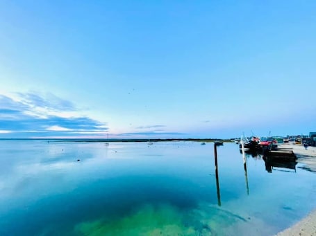 Beach. Hill Grove 2 Bedroom Apartment