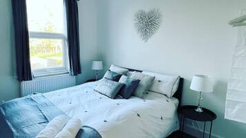 2 bedrooms, iron/ironing board, Internet, bed sheets