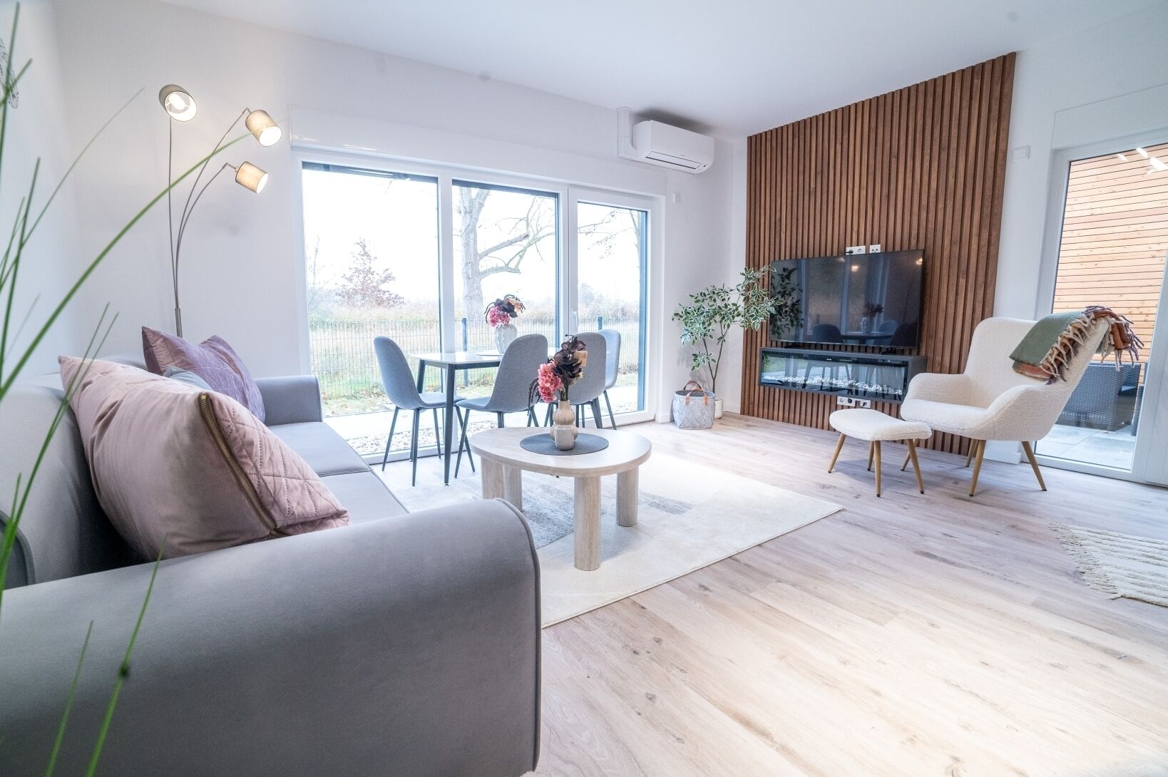 Smart-tv en een open haard