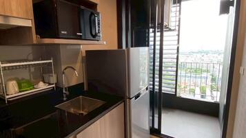 Réfrigérateur, micro-ondes, four