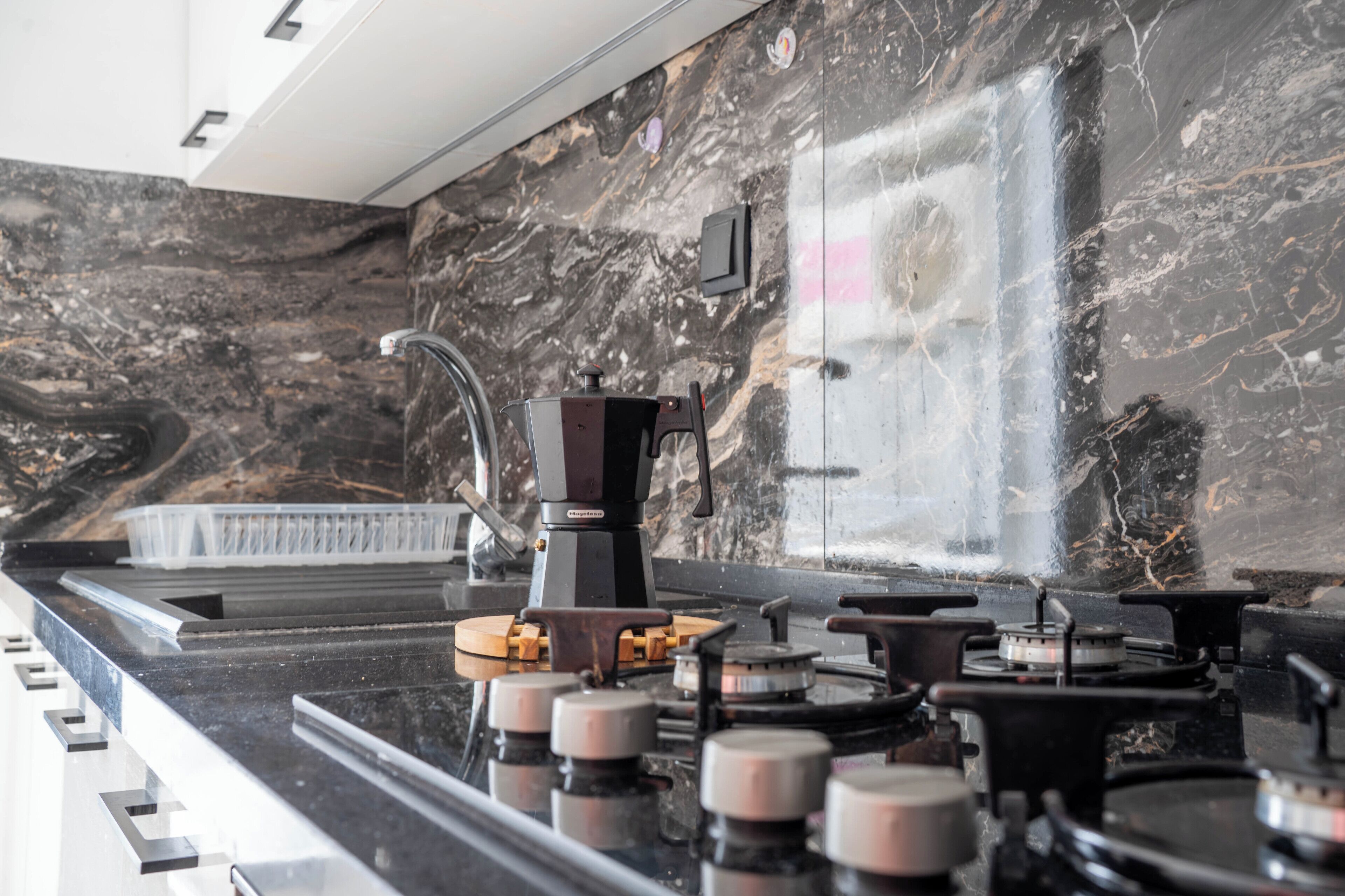 Réfrigérateur, four, cafetière/bouilloire