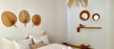 Iron/ironing board, Internet, bed sheets