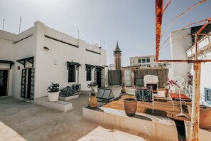 Outdoor dining - Dar El Medina – house with panoramic terrace (Tunis)