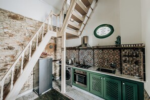 Fridge, microwave, oven, coffee/tea maker - Dar El Medina – house with panoramic terrace (Tunis)