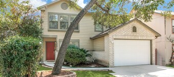 Game Room Retreat Near Six Flags Sleeps 13 Tesla EV Charger Backyard Oasis