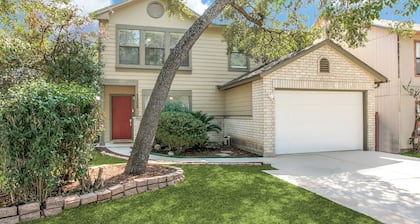 Game Room Retreat Near Six Flags Sleeps 13 Tesla EV Charger Backyard Oasis