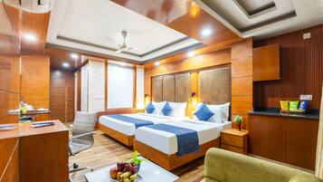 Tripla Executive | Una scrivania, postazione laptop, Wi-Fi gratuito