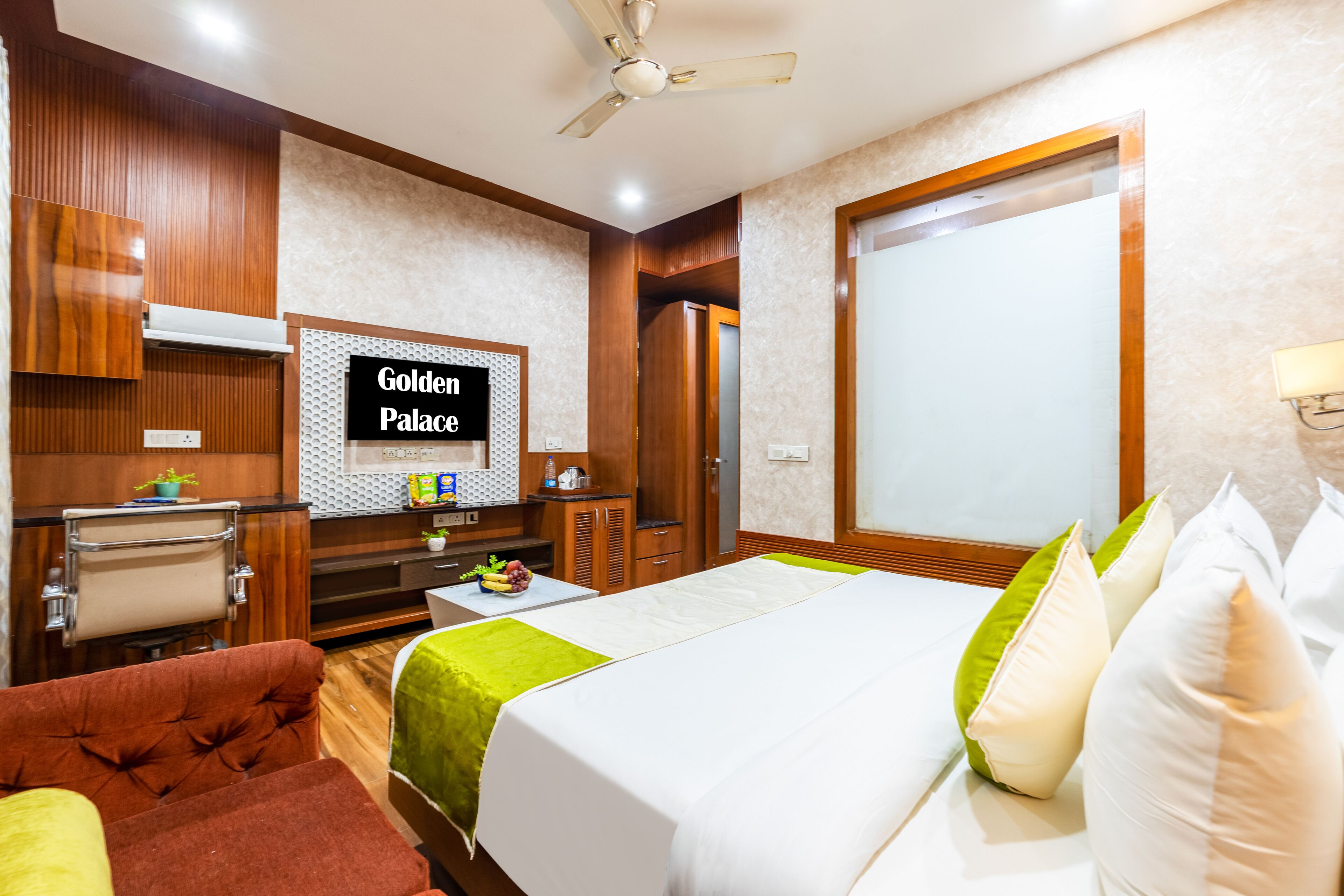 Firemannsrom – comfort | Skrivebord, skrivebord for bærbar PC og wi-fi (inkludert)