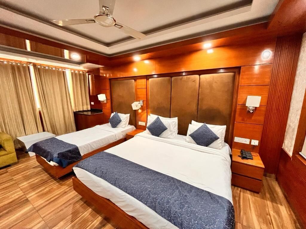 Schreibtisch, laptopgeeigneter Arbeitsplatz, kostenloses WLAN