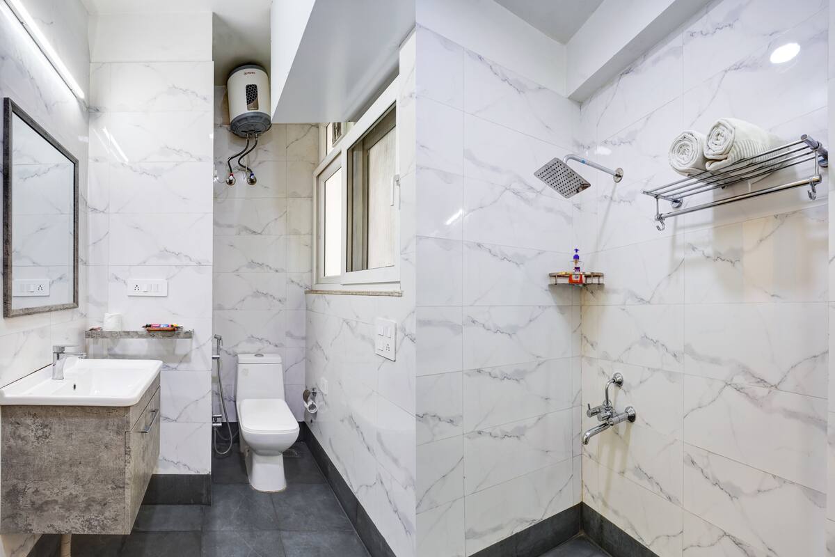 Ensemble douche/baignoire, articles de toilette gratuits