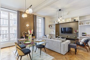 Smart TV, offices - Sublim Apartment Center of Paris Le Marais (Paris)