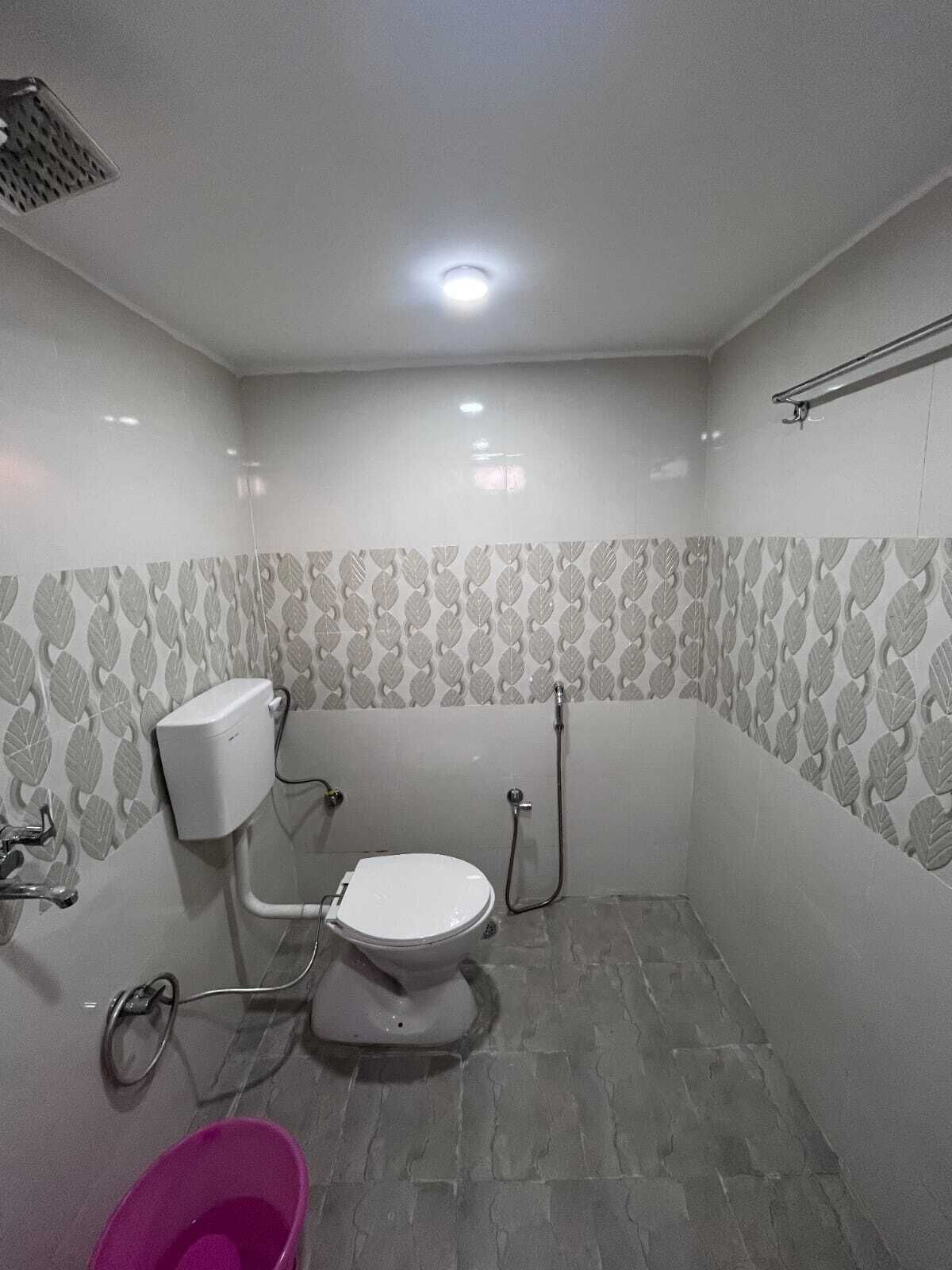 Serviettes fournies, savon, papier toilette