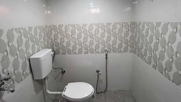 Serviettes fournies, savon, papier toilette