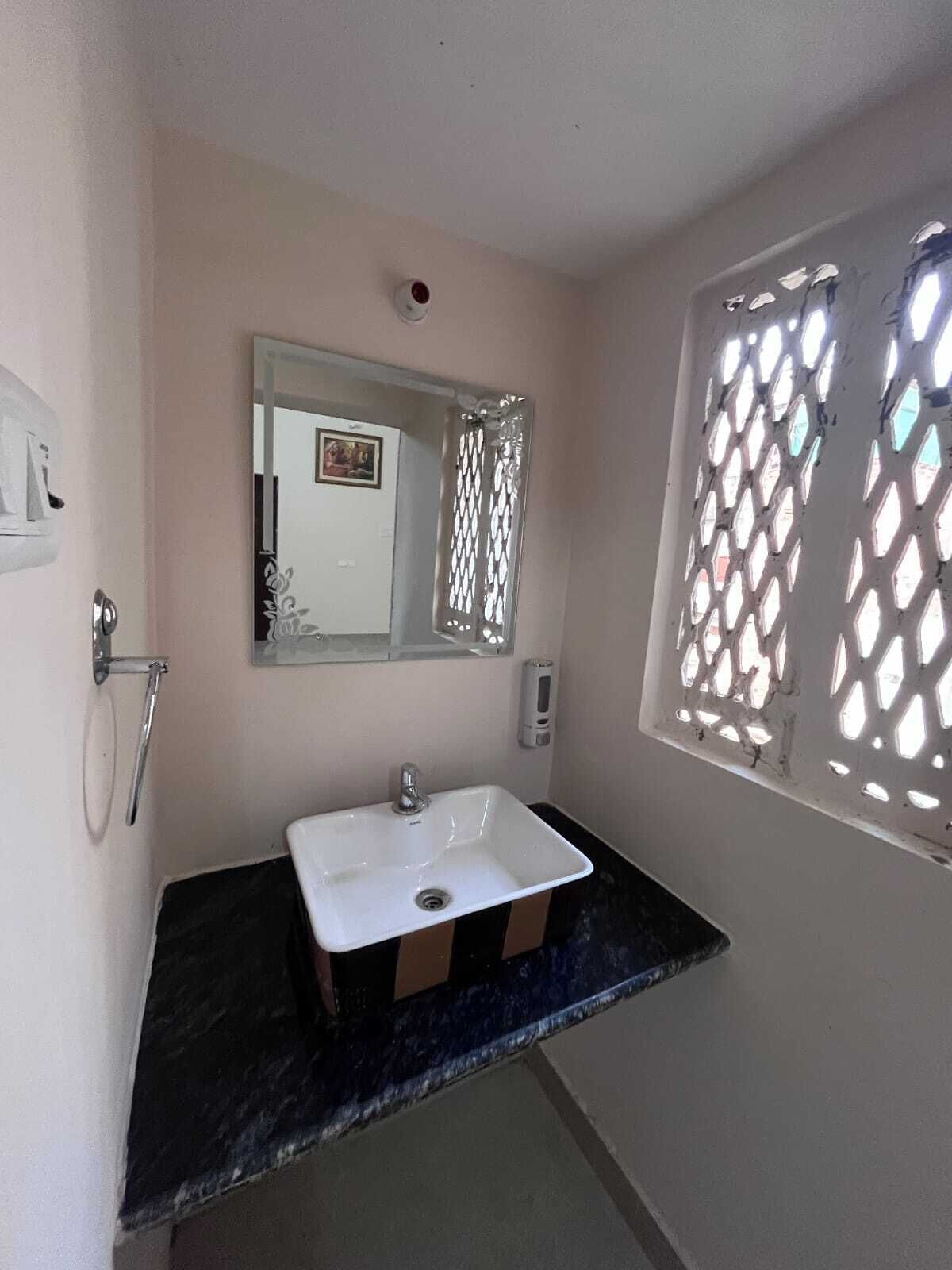 提供毛巾、番梘、廁紙