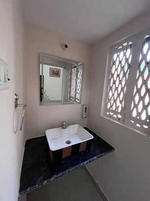 毛巾、肥皂、卫生纸