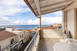 Property grounds - In pieno centre, con aria condizionata e posteggio (Castelsardo)