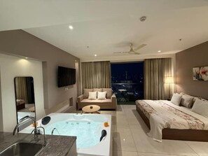 WiFi - City Lights Heaven with Jacuzzi & Cozy Lounge (Gurugram)