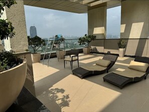 Terrace/patio - City Lights Heaven with Jacuzzi & Cozy Lounge (Gurugram)