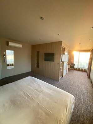 In-room safe, blackout drapes, soundproofing, iron/ironing board - Hotel Bero (Oostende)