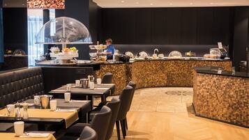 Petit déjeuner buffet compris tous les jours