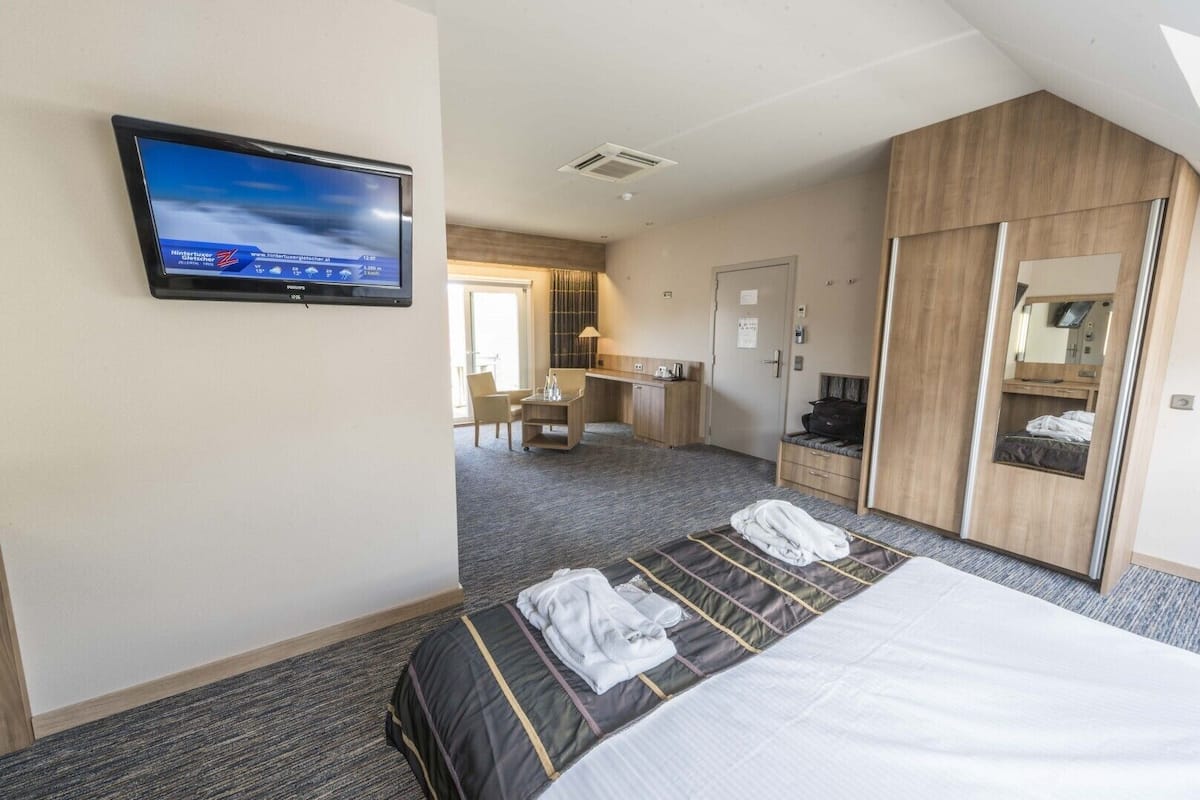 In-room safe, blackout drapes, soundproofing, iron/ironing board