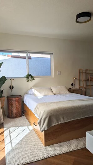 WiFi, bed sheets - Charming Tiny Unit LA w/HotTub (Los Angeles)