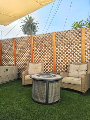 Terrace/patio - Charming Tiny Unit LA w/HotTub (Los Angeles)