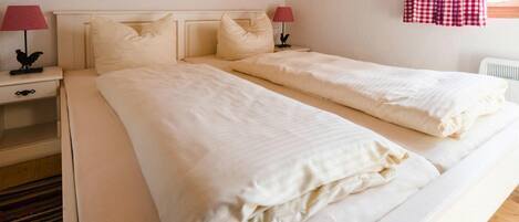 2 bedrooms, travel cot, free WiFi