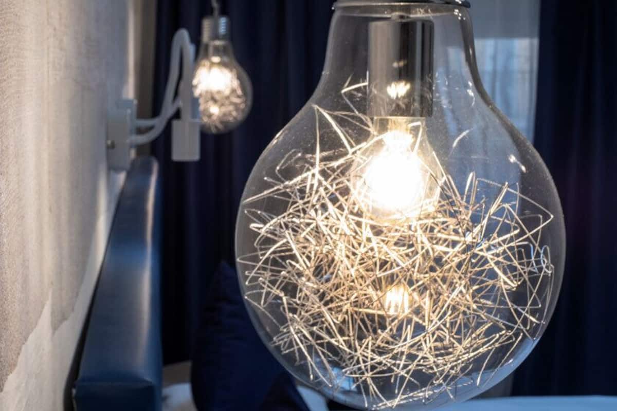 خزنة داخل الغرفة ومكواة/لوح كي وواي فاي مجانًا