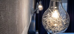 خزنة داخل الغرفة ومكواة/لوح كي وواي فاي مجانًا