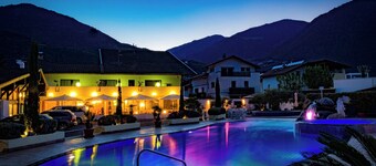 SCHLOSSHOF SÜDTIROL – Hotel & Camping Resort