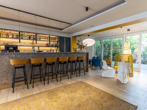 2 bars/lounges, cocktail bar - SCHLOSSHOF CHARME STYLE HOTEL (Lana)