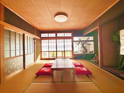 Newly opened Udon noodles present] Old private house / 3DK / Max 10 people / 4 parking spaces available / Bus stop nearby / 17 min. drive from the airport