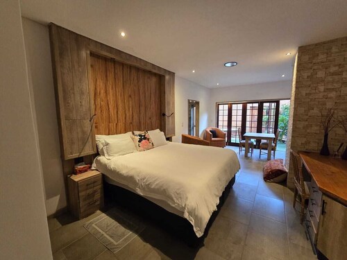 King Suite with outdoor bathtub + Breakfast