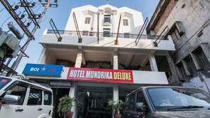 A hotel named "HOTEL MUNDRIKA DELUXE" with a prominent signboard. - HOTEL MUNDRIKA DELUXE (Patna)