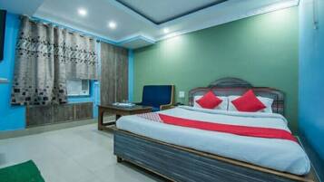 Deluxe Double Room | Iron/ironing board, free WiFi