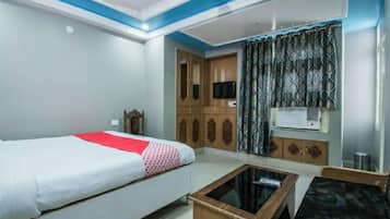 Deluxe Double Room | Iron/ironing board, free WiFi